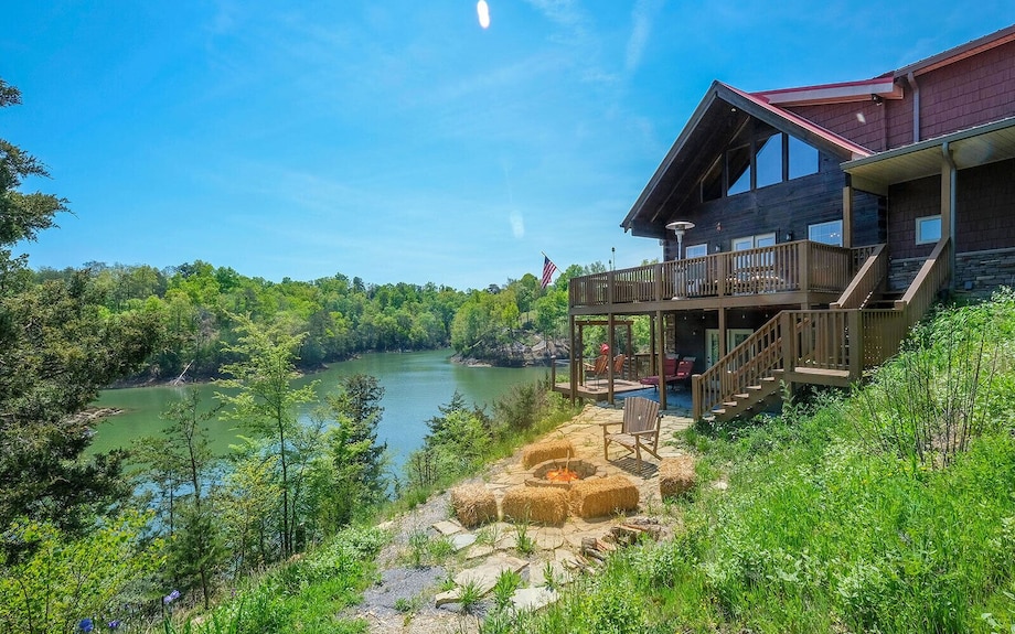 smoky mountain lake retreat